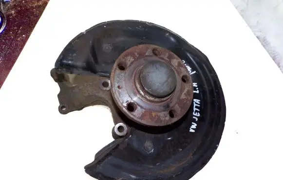 Volkswagen Jetta VI Rear wheel hub spindle/knuckle 