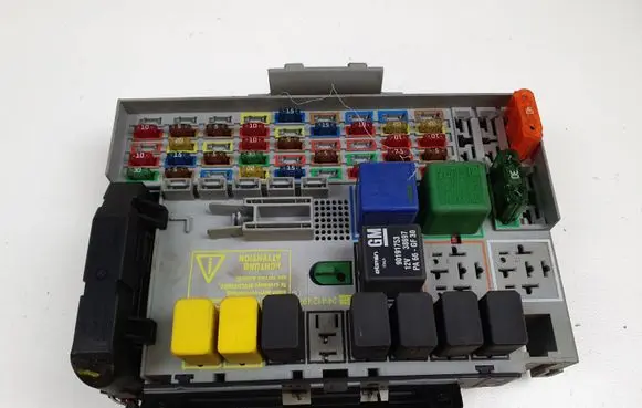 Opel Zafira A Fuse module 15344885 24412497
