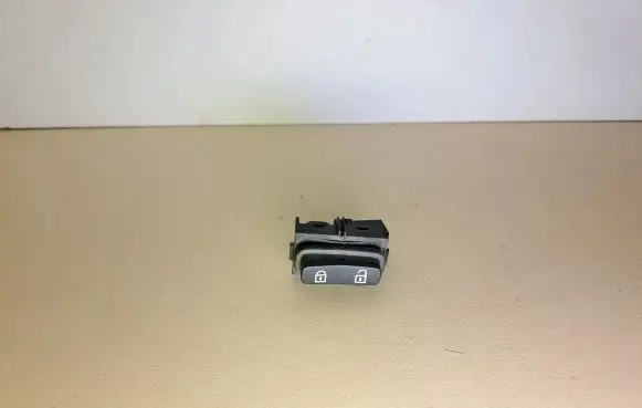 Volvo V70 Central locking switch button 30710476 03451610