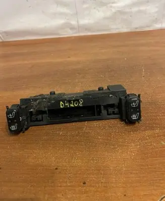 Mercedes-Benz E W210 Seat heating switch 2108200151 D4208