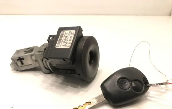 Renault Clio III Ignition lock N0502060