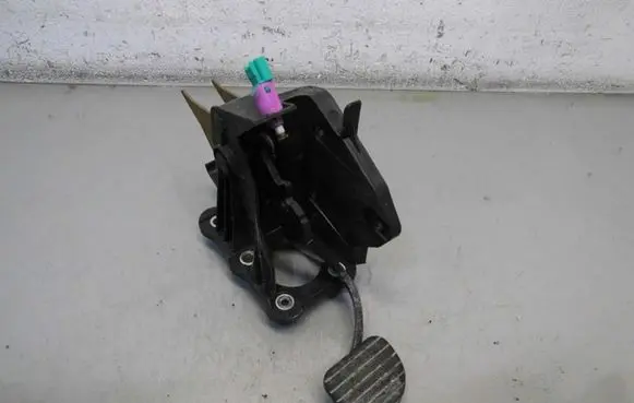 Renault Laguna III Brake pedal