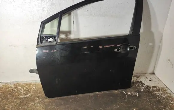 Toyota Prius (XW50) Front door 