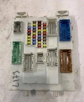 Ford Focus Fuse module AV6T9A340AAA E1055C 000004000000