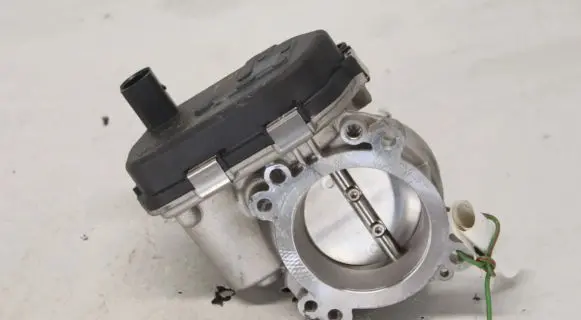 Volkswagen Golf VIII Throttle valve 04E133062T