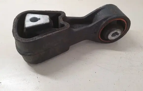 Peugeot 407 Engine mount bracket