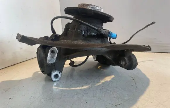BMW 5 E60 E61 Front wheel hub