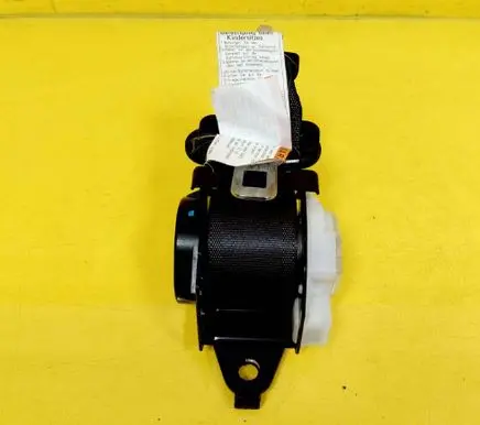 Honda Jazz Middle seatbelt (rear) 