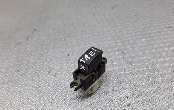 Nissan X-Trail T30 Electric window control switch