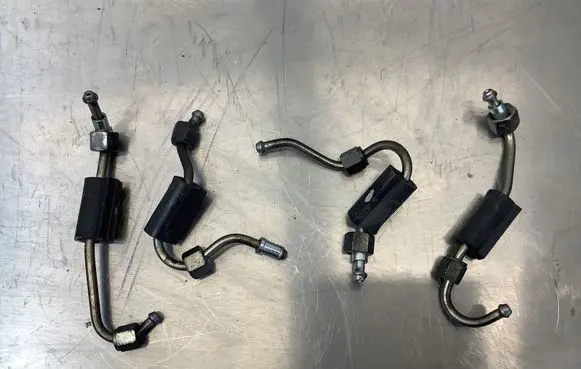 Opel Insignia A Fuel injector supply line/pipe 