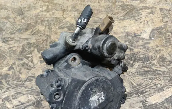 Mercedes-Benz GLK (X204) Fuel injection high pressure pump