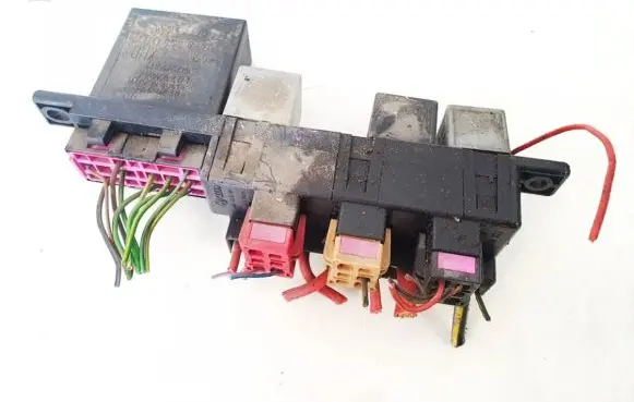 Volkswagen Golf IV Fuse box set 8l0941822