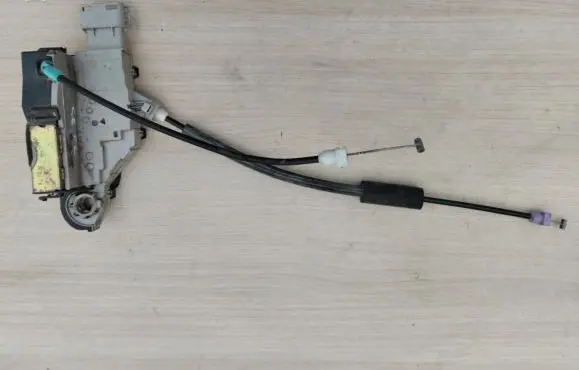 Citroen C6 Front door lock 9681330880 9135FG