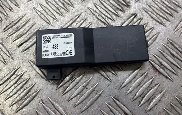 Opel Insignia A Door central lock control unit/module 13503204
