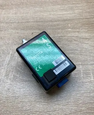 Toyota Auris 150 Door central lock control unit/module 8974012040 61B312000