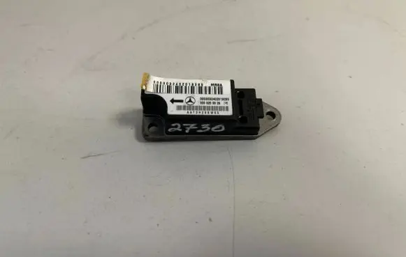 Mercedes-Benz E W210 Airbag deployment crash/impact sensor 0008209926 303240201929 AAT3H28BW85