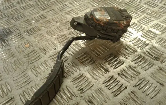 Renault Laguna II Accelerator throttle pedal 8200002905