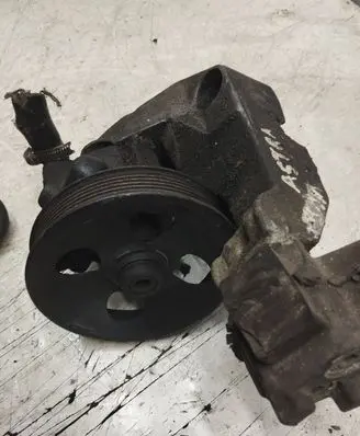 Opel Astra F Power steering pump