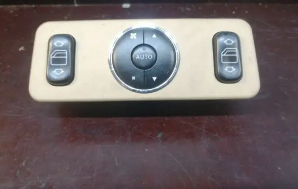 Mercedes-Benz ML W163 Electric window control switch A1638200326