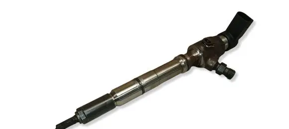 Volkswagen Touran II Fuel injector 03L130277B