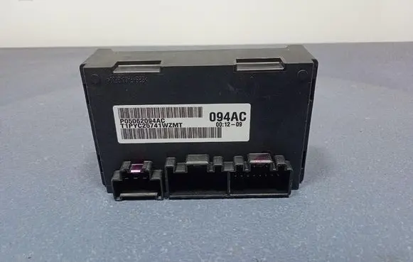 Fiat 500E Central locking relay P05062094AC