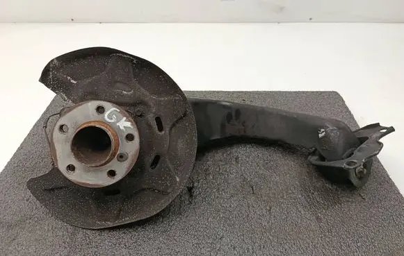 BMW 2 F46 Rear wheel hub 6898963 8842879 6895882