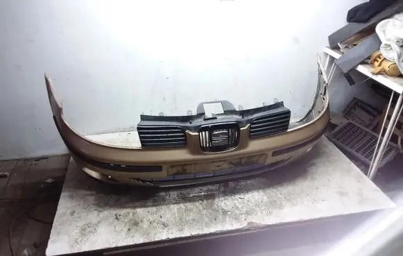 Seat Toledo II (1M) Front bumper 1M0807221H