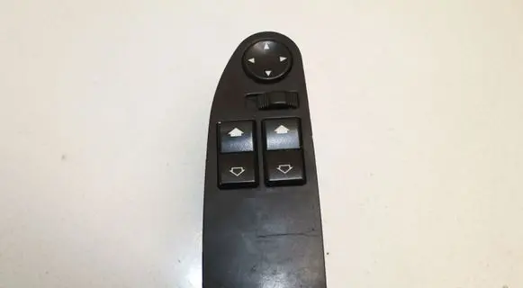 BMW 5 E39 Electric window control switch 8368967