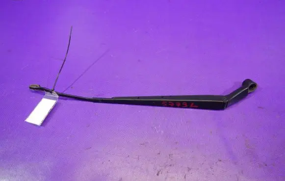 Toyota Avensis T250 Front wiper blade arm