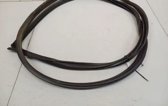 Subaru Forester SH Rubber seal front coupe door