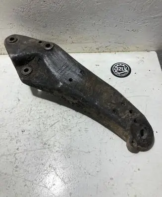 Volkswagen Transporter - Caravelle T3 Engine mounting bracket 068199208