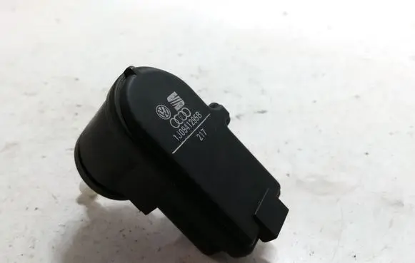 Volkswagen Golf IV Headlight level adjustment motor 1J0941295B