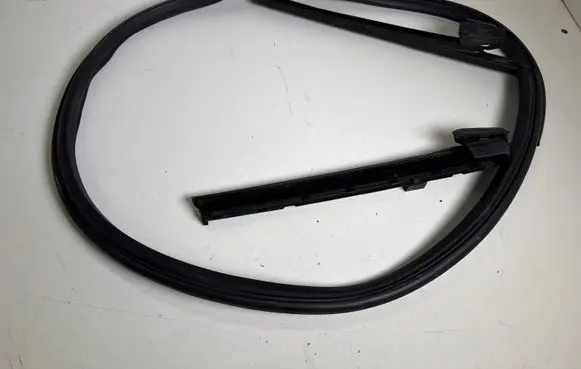 Ford Mustang VI Trunk rubber seal (body) FR3B76424A48A