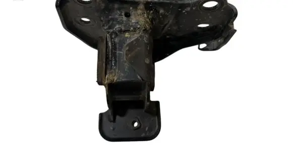 Toyota RAV 4 (XA40) Engine mount bracket