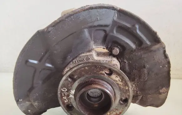Volvo XC70 Front wheel hub