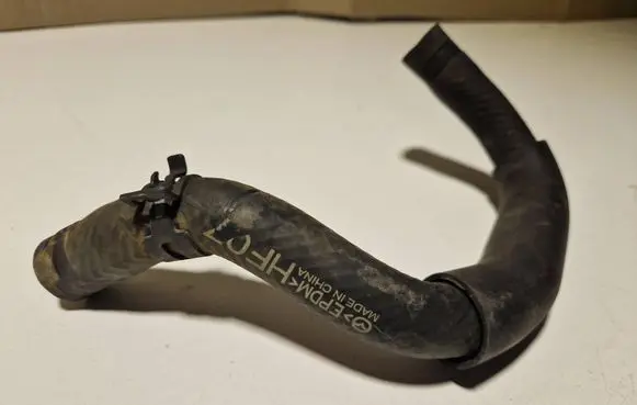 Engine coolant pipe/hose