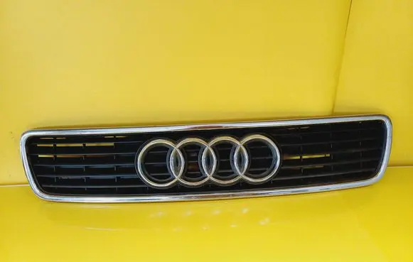 Audi A4 S4 B5 8D Front grill 8D0853651K