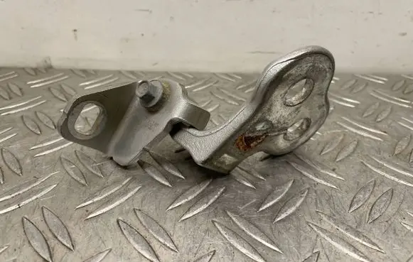 Ford Focus Front door lower hinge AM51U22811AE