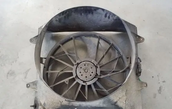 Jeep Grand Cherokee (WJ) Radiator cooling fan shroud 52079357AD 53031700AB