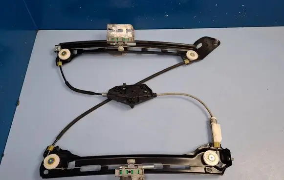 Volkswagen PASSAT CC Rear window lifting mechanism without motor 3C8839462G