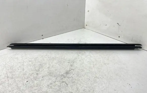 BMW 5 F10 F11 Rubber seal front door window/glass 7182277