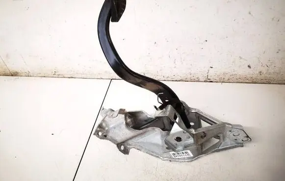 Opel Astra H Brake pedal