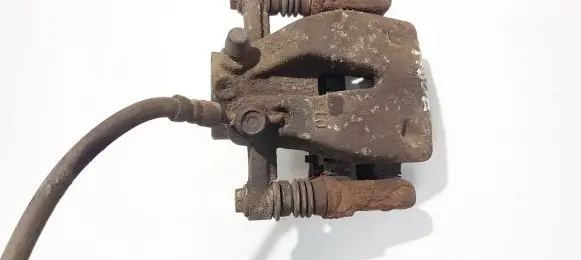 Toyota Avensis T250 Rear brake caliper y01339