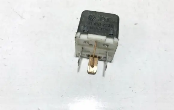 Volkswagen Golf II Other relay 141951253b