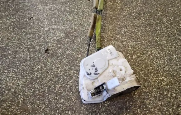 Mazda CX-5 Front door lock