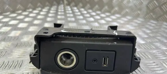 Opel Zafira C AUX in-socket connector 1059761X
