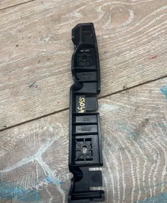 Fiat 500 Front bumper mounting bracket 52054127
