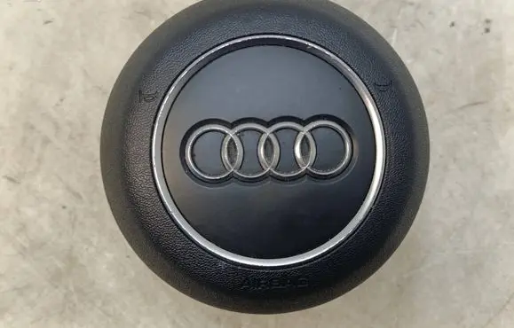 Audi A3 8Y Steering wheel airbag 8Y0880201L 650904800 670AV9B10BY2TH