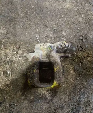 Front brake caliper