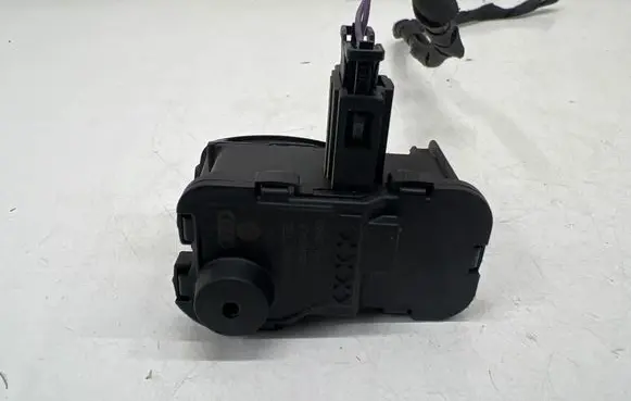 Seat Leon (5F) Fuel tank cap lock 7P0810773D